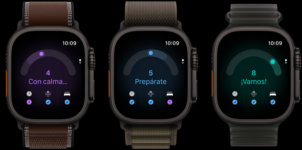 Tres dispositivos Apple Watch Ultra 4: caja de titanio, color negro, puntuación de Disposición 4, correa Trail, color borgoña, caja de titanio, color negro, puntuación de Disposición 5, correa Alpine, color oliva oscuro, caja de titanio, color negro, puntuación de Disposición 8, correa Ocean, color negro translúcido