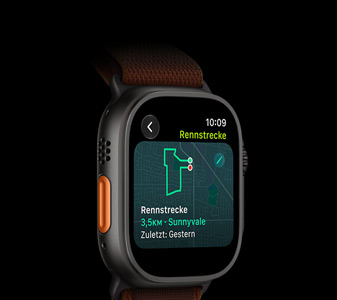 Apple Watch Ultra 4, Titangehäuse, Farbe Schwarz, das Feature Rennstrecke mit einer Karte einer Laufroute, linke Seitenansicht, Actiontaste, Alpine Loop Armband, Farbe Burgunder