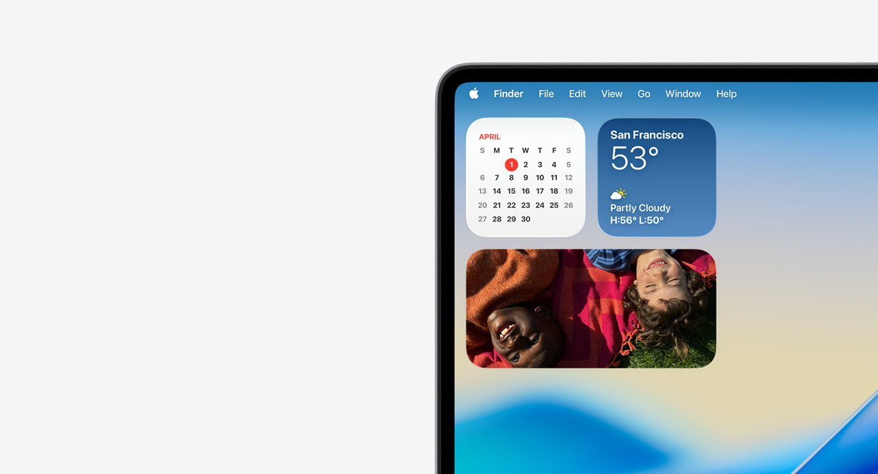 Linkerbovenhoek van een Mac-scherm met transparante menubalk en Liquid Glass-versies van de widgets Weer, Agenda en Foto’s in het Berichtencentrum