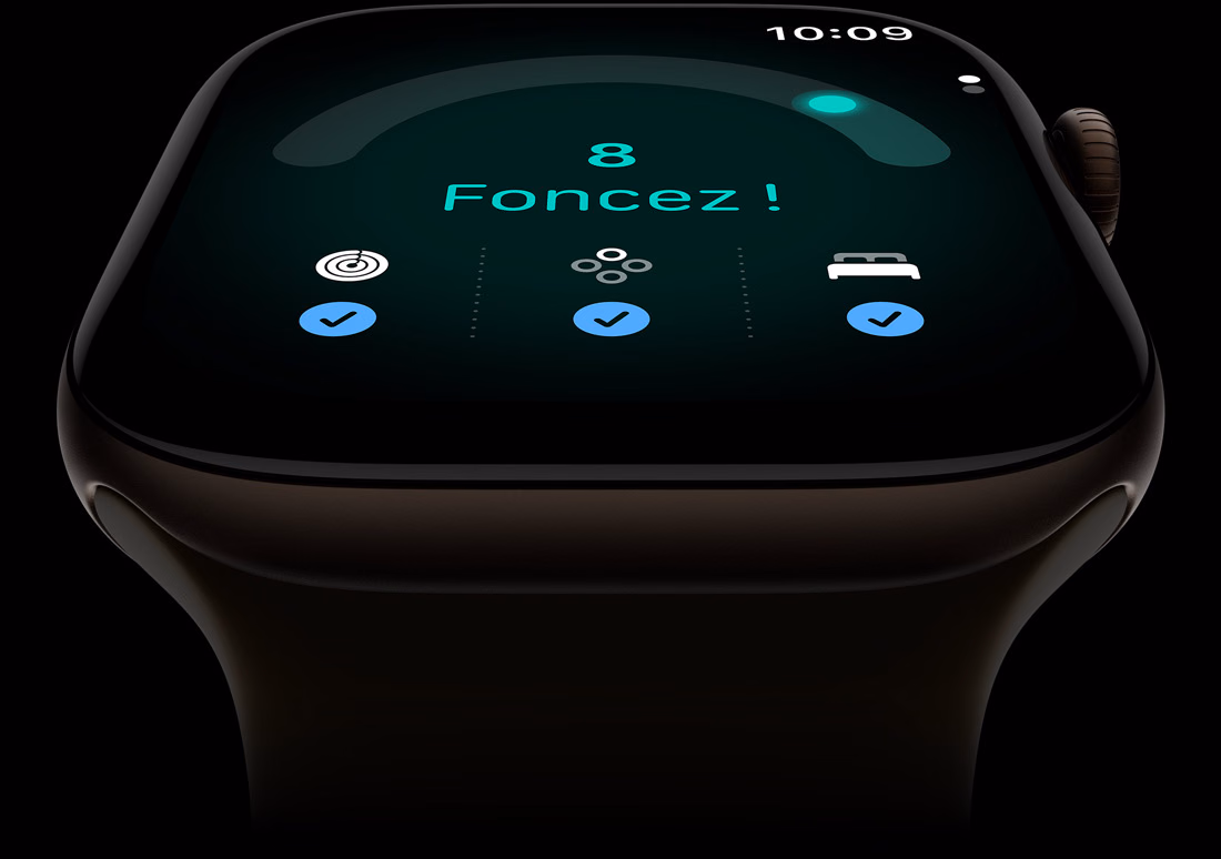 Apple Watch Series 12, boîtier en aluminium, bronze sombre, score de préparation de 8, côté droit, Digital Crown, Bracelet Sport, olive