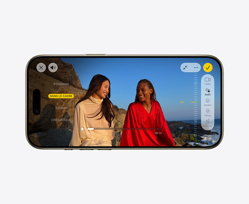 iPhone Air, face avant, vidéo pro avec fonctionnalité Mix audio en cours d’utilisation