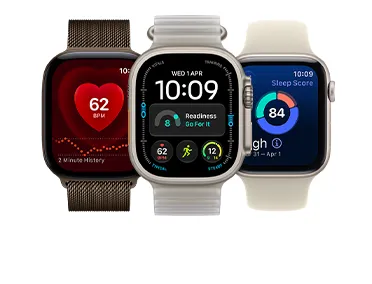 Apple Watch 裝置：Apple Watch Series 12，深古銅色鋁金屬錶殼，配搭深古銅色米蘭網織手環錶帶，螢幕顯示心率 app；Apple Watch Ultra 4，原色鈦金屬錶殼，配搭半透明海帶色海洋錶帶，螢幕顯示組合錶面上的身體狀態、心率、體能訓練及紫外線指數等複雜功能，機身右側有數碼錶冠和凸起的側邊按鈕；Apple Watch SE 3，星光色鋁金屬錶殼，配搭沙色運動錶帶，螢幕顯示睡眠分數，機身右側有數碼錶冠