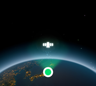 地球の衛星ビュー上にユーザーの現在地が示されており、その上に衛星を表すアイコンがある