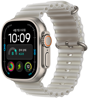 Apple Watch Ultra 4, 내추럴 색상 티타늄 케이스, 모듈 시계 페이스, 컴플리케이션에 요일 및 날짜, 준비 상태, 심박수, 달리기 운동, 날씨가 표시되고 오른쪽 옆면 외관에 Digital Crown, 돌출된 측면 버튼이 보이는 모습, 트랜스루센트 그레이 색상 오션 밴드