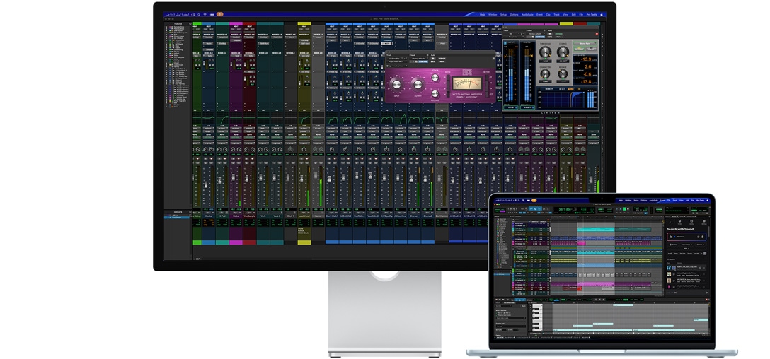 شاشة Studio Display وجهاز لابتوب Mac يعرضان جلسة في Pro Tools مع Splice integration، يساعد الزجاج المعالج بتكنولوجيا النانو على تقليل درجة الانعكاس على شاشة البرنامج الداكنة