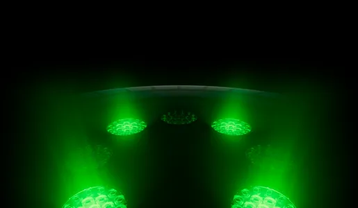 健康感測系統配備多個圓形感應器，發出綠色 LED 燈光