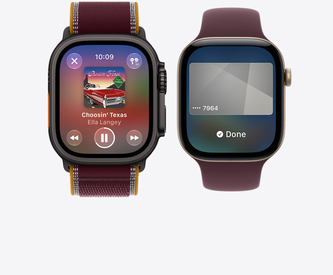Apple Watch Ultra 4 z kopertą z tytanu w kolorze czarnym i opaską Trail w kolorze burgunda, na ekranie Odtwarzane w Apple Music; Apple Watch Series 12 z kopertą z aluminium w kolorze jasnego złota, opaska sportowa w kolorze burgunda, na ekranie apka Portfel