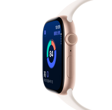 玫瑰金色鋁金屬 Apple Watch Series 11 的側面圖，顯示器上展示睡眠分數與其他動態資料。