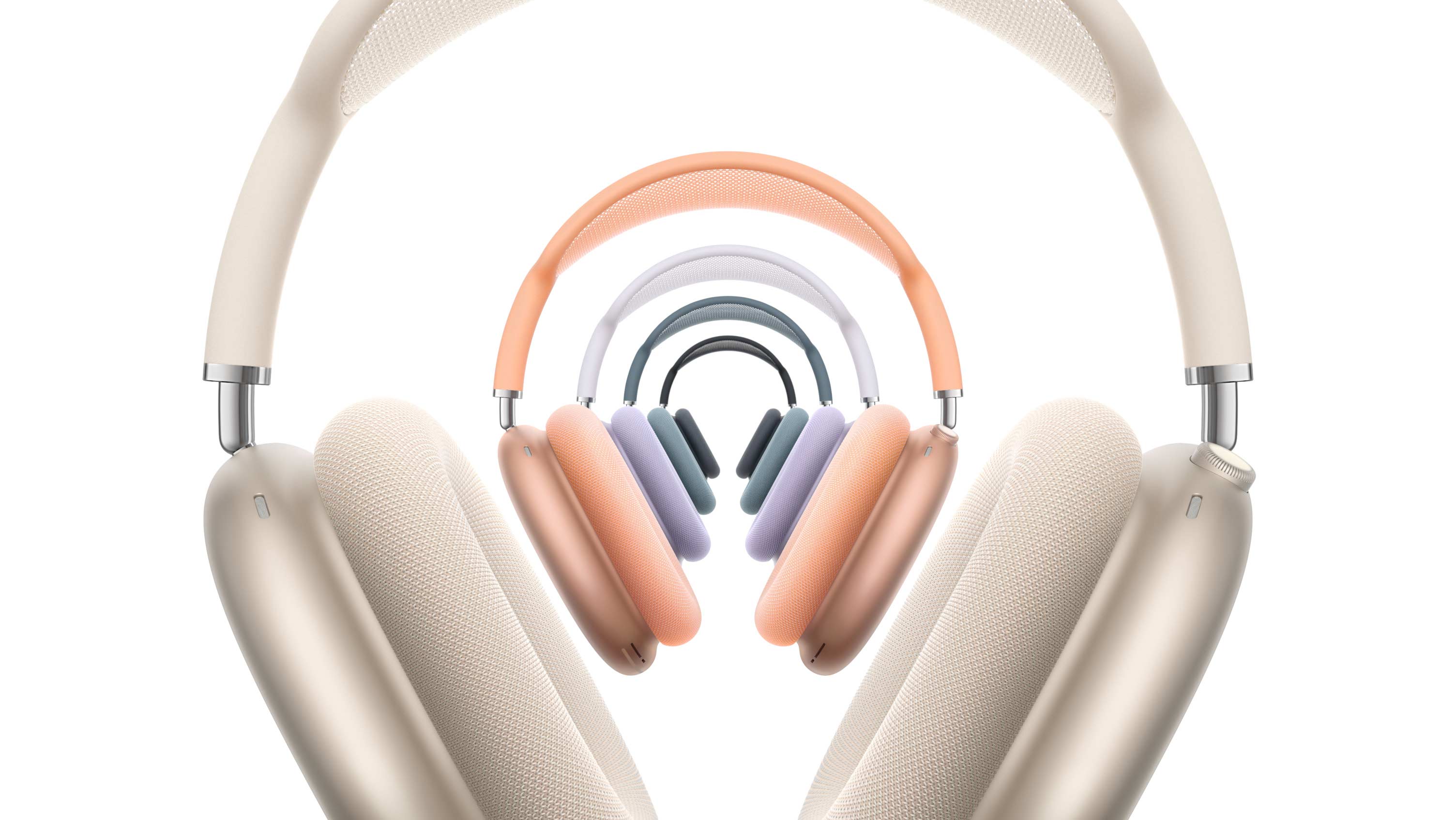 Voorkant van vijf gestapelde exemplaren van AirPods Max 2 koptelefoons in de kleuren sterrenlicht, oranje, paars, blauw en middernacht