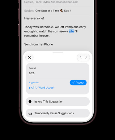 iPhone 18 Pro, Burgonya, ekranda Mail uygulamasındaki bir mail Siri AI ile gözden geçirilirken gösteriliyor