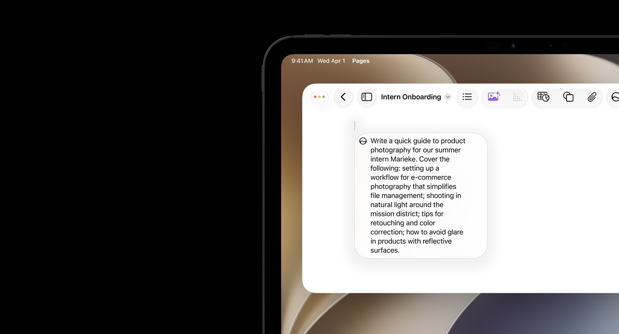 iPad’in sol üst köşesi, ekranda açık bir Pages belgesi ve Siri ile Yaz özelliğiyle metin taslağı oluşturmak için yazılmış bir istem gösteriliyor