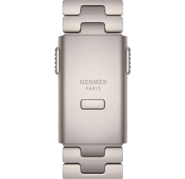 Apple Watch Hermès Ultra 4 的 Gris Titane 鈦灰色 Grand H Titane 錶帶細節，錶扣刻有 Hermès 標誌