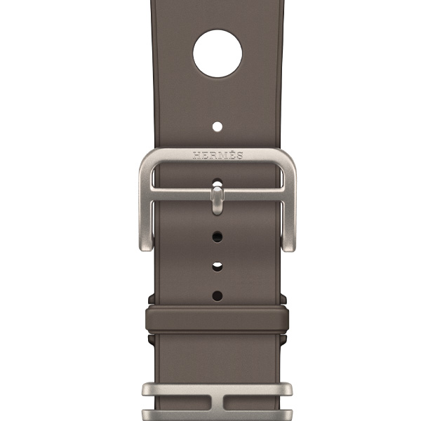 Apple Watch Hermès Ultra 4 Gris Titane 鈦灰色 Scub'H Diving 錶帶，展示錶扣細節，以順滑的模造橡膠製成，中央有圓形開口位
