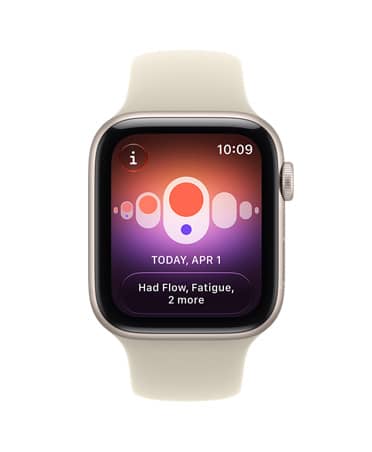 Apple Watch SE 3, hliníkové pouzdro, hvězdně bílá barva, na displeji sledování zdraví (sledování cyklu), na pravém boku korunka Digital Crown, sportovní řemínek, písková (světle béžová) barva