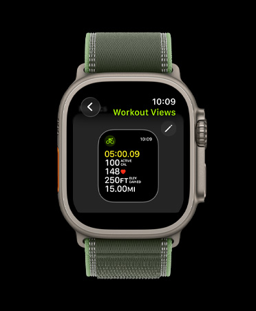 Apple Watch Ultra 3 med urkasse i titanium i farven naturlig og træningsoversigter, der redigeres på skærmen