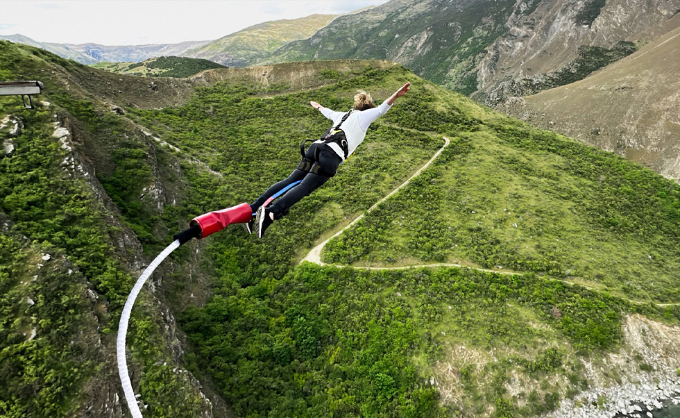 AJ Hackett Bungy New Zealand se sert d’iPhone pour capter de superbes images sur cinq pittoresques sites néo-zélandais et les partager avec sa clientèle.