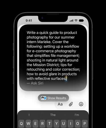 「Write with Siri」機能を使って下書きを作成するためにタイプ入力された詳細なプロンプトがiPhone 17eの画面に表示されている